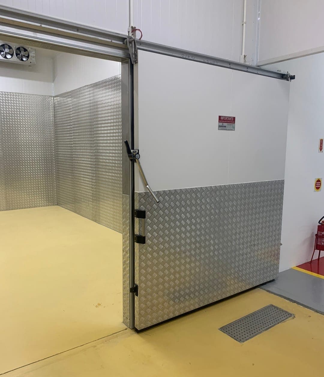 Câmara Fria com Porta Deslizante